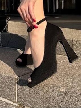 Cosy Island Black Peep-Toe Ankle-Strap High Heels